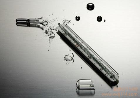 溫度計碎了，溫度計摔碎了水印怎么處理？